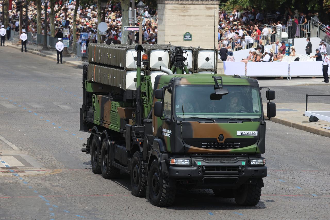 Troops of the CALT Theatre Support and Logistics Command carry SAMPT Missiles during the annual Bastille Day military parade on the Champs-Elysees Avenue in Paris, July 14, 2026. (AFP Photo)