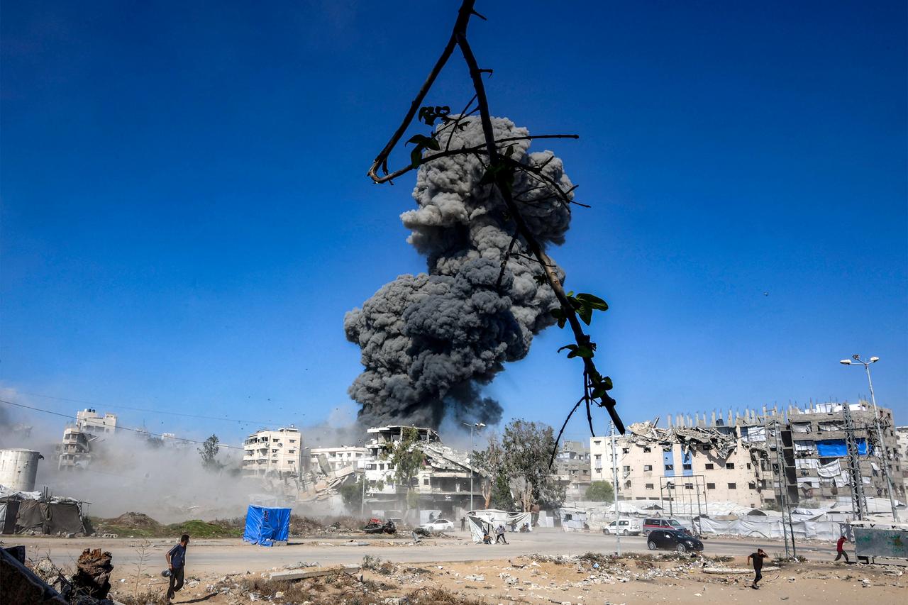 A smoke plume billows during an Israeli strike on an industrial area in Gaza City on July 12, 2026. (AFP Photo)