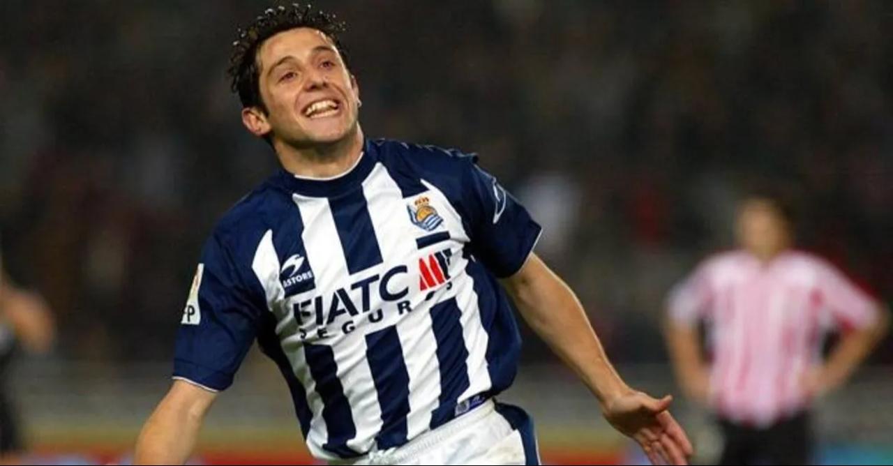 Nihat Kahveci celebrates while playing for Spanish club Real Sociedad during his professional football career. (Photo via Sabah)