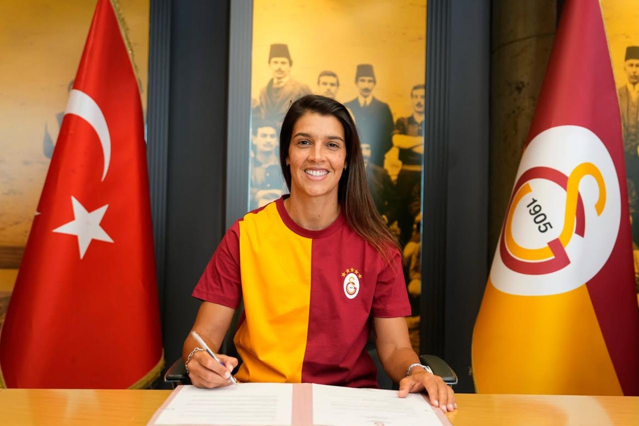Galatasaray signs veteran Portugal defender Carole Costa