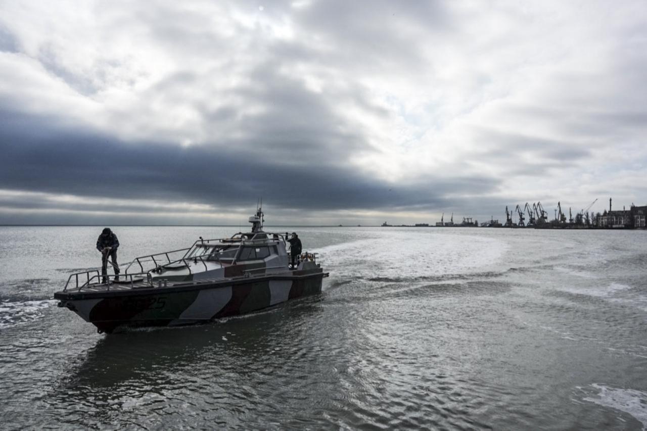 Russia seeks new shipping routes as Ukraine targets Azov Sea vessels