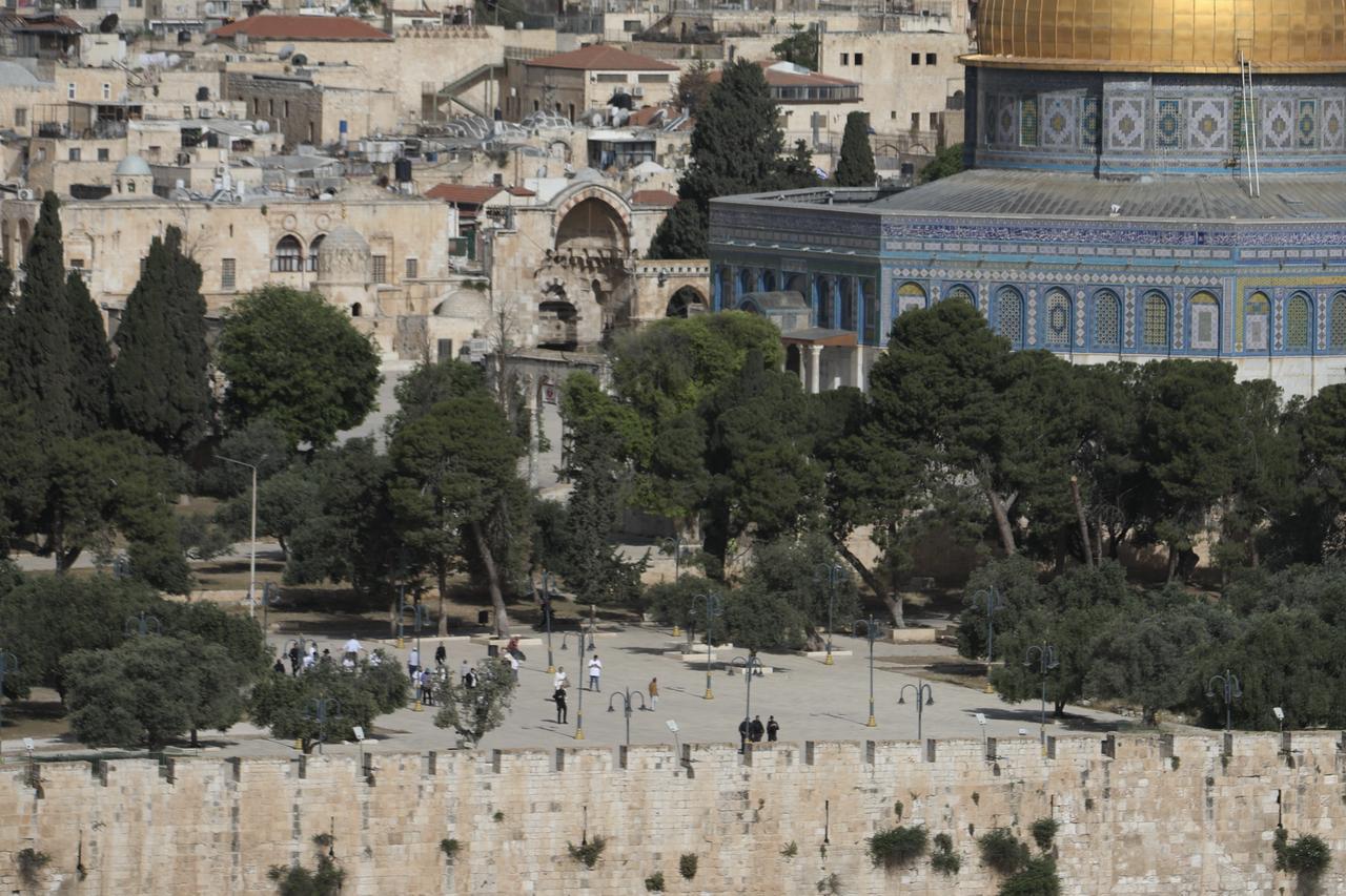 Israeli occupiers storm Al-Aqsa as far-right lawmaker raids Palestinian school