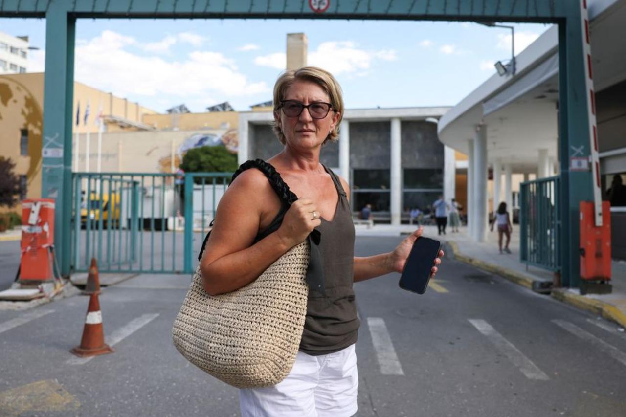 Ryanair passenger sucked through dislodged window, pulled back to safety
