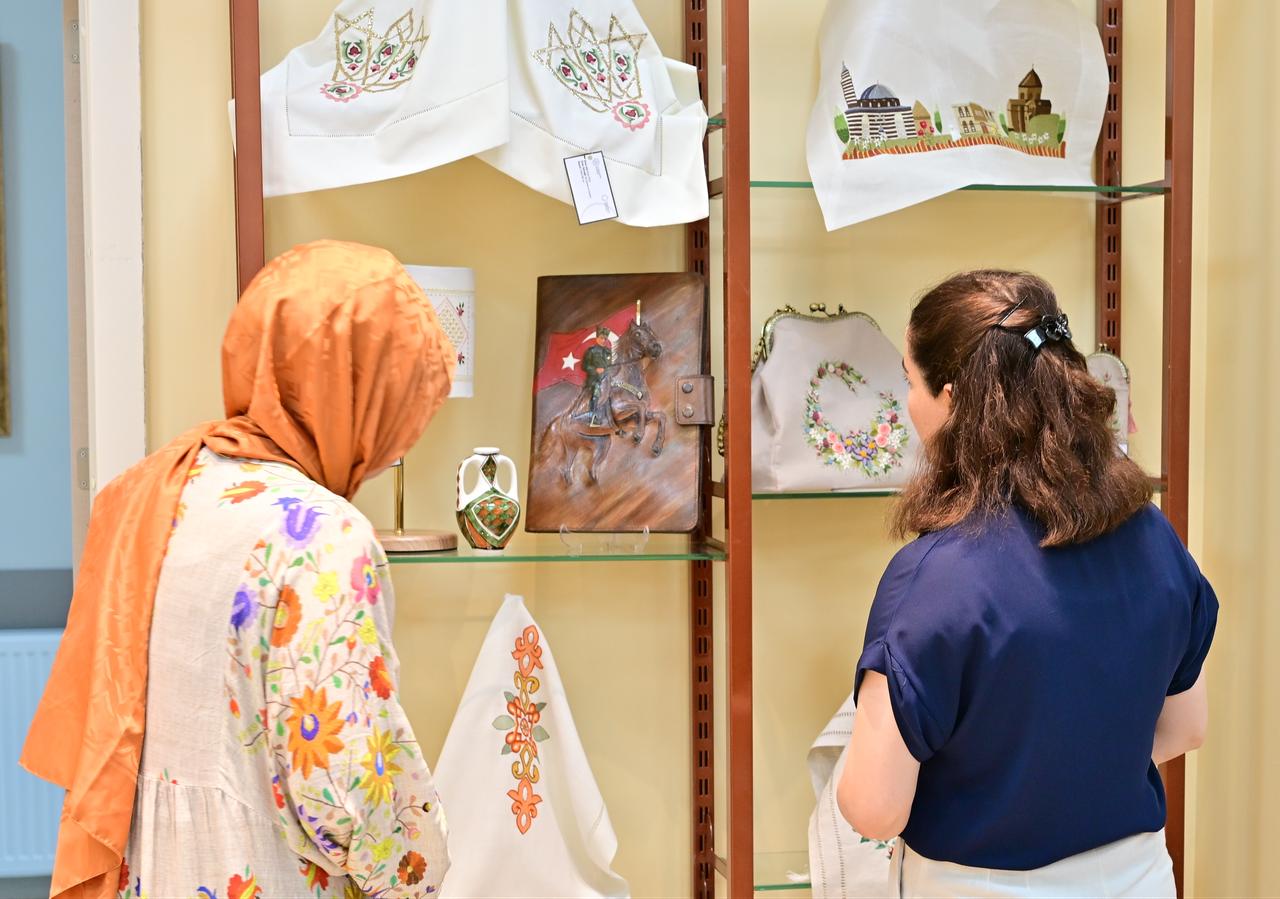 Visitors examine embroidered textiles, decorative crafts and locally inspired handmade works at the Traditional Handicrafts Exhibition hosted by the Van Olgunlasma Institute during the Türkiye Culture Route Festival. (AA Photo)