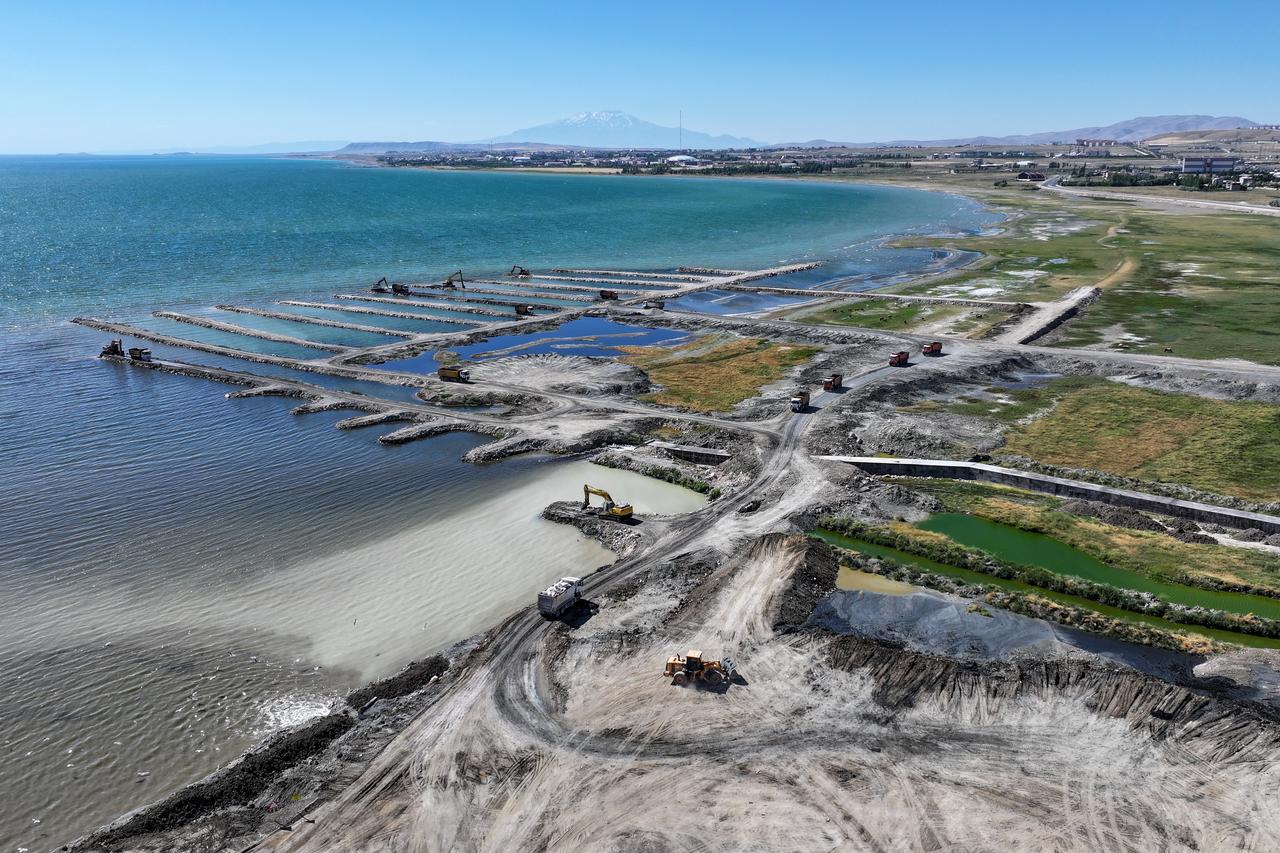 Heavy machinery operates across the Lake Van shoreline as part of a cleanup project aimed at removing 2.8 million cubic meters of sludge and mud, Van, Türkiye, July 15, 2026. (AA Photo)