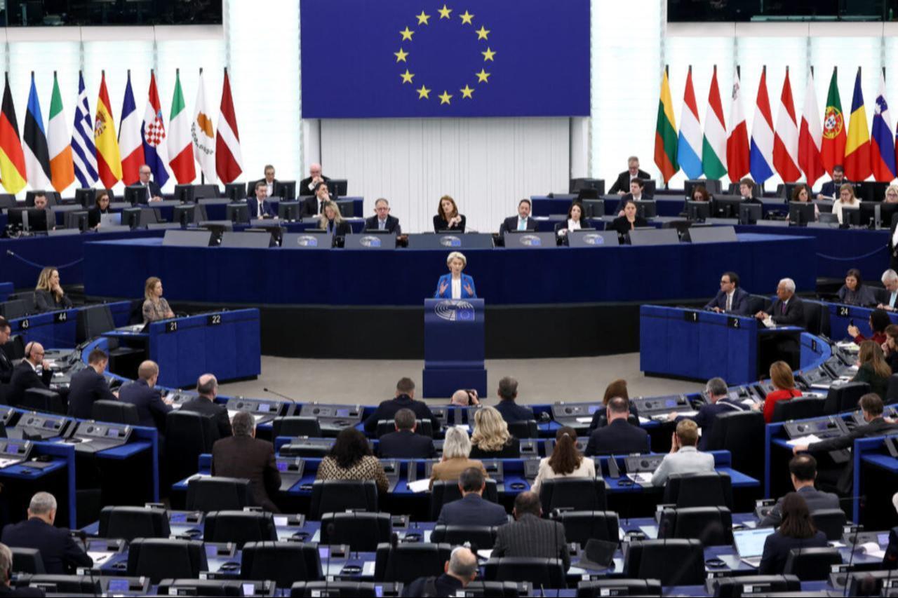 European Commission President Ursula von der Leyen (C) delivers a speech during a debate at the European Parliament in Strasbourg, eastern France, Jan. 21, 2026. (AFP Photo)