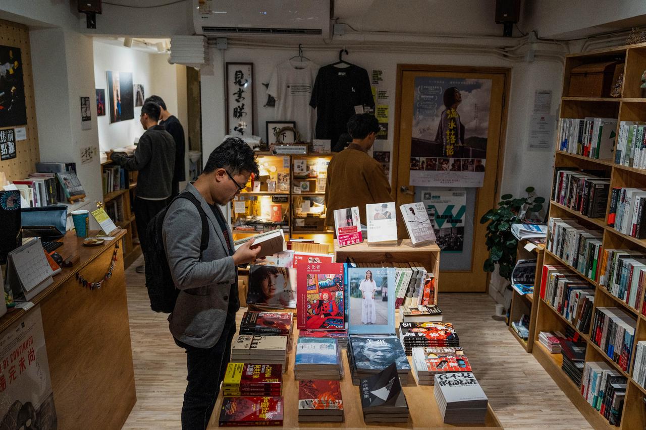 Hong Kong warns booksellers after national security arrests