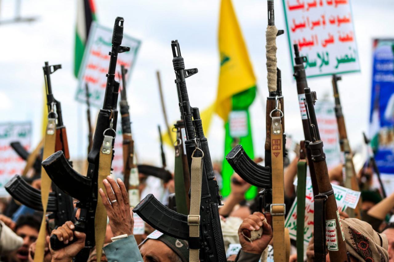 Houthi leader threatens Saudi oil facilities as Yemen airport crisis deepens