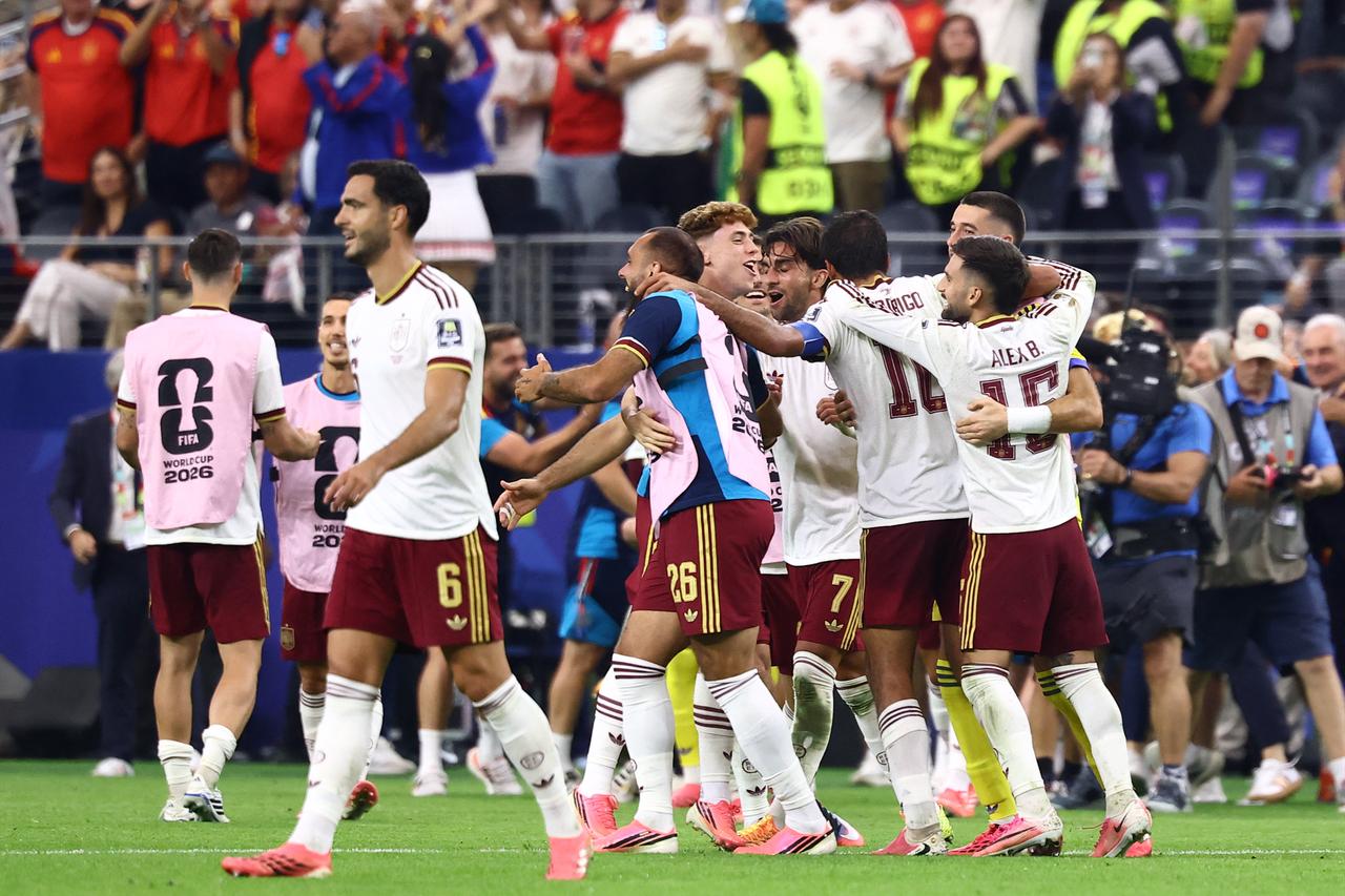 Spain's players celebrate after winning the 2026 World Cup football tournament semi-final match between France and Spain at the Dallas Stadium in Arlington on July 14, 2026.  (AFP Photo)