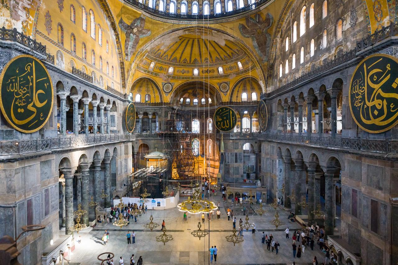 Two Russians detained at Hagia Sophia for reading Bible, Russian media claims