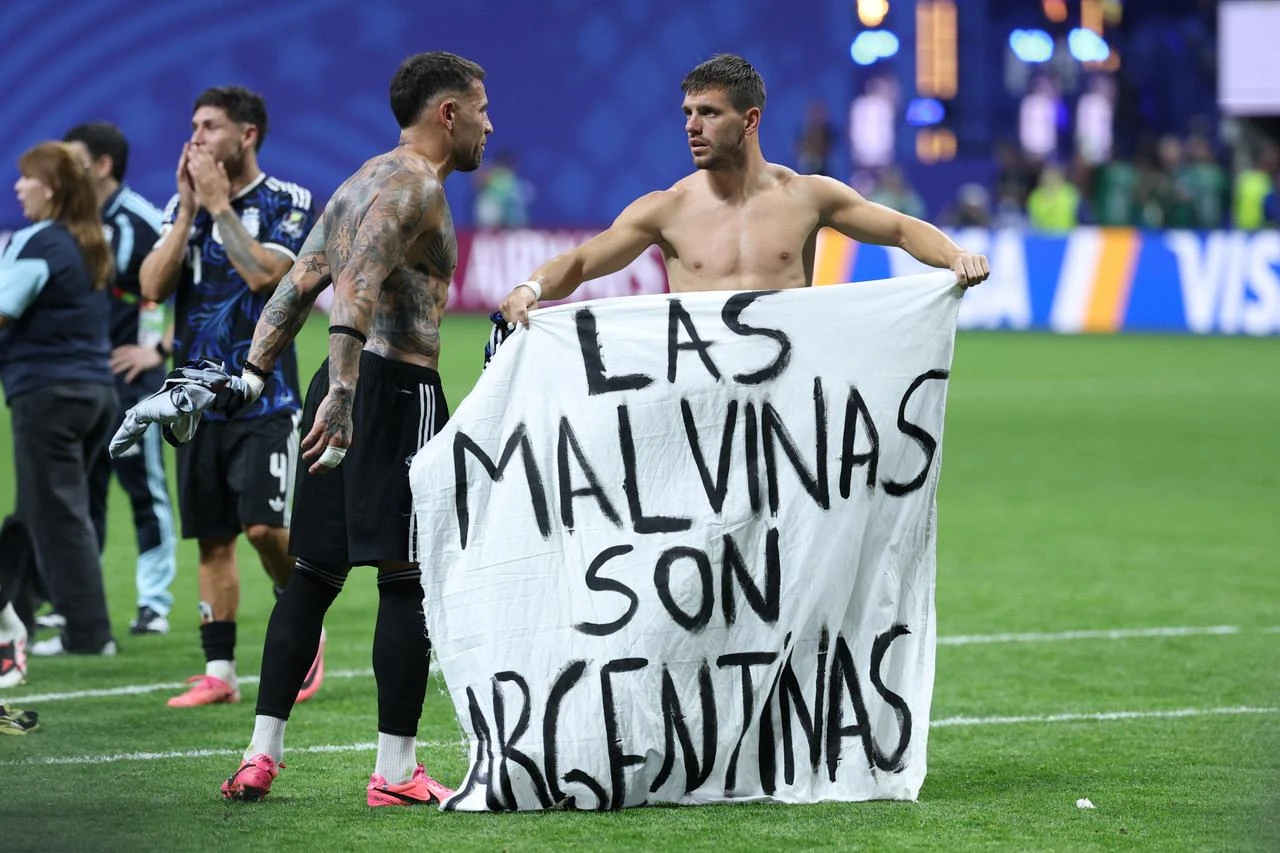 UK premier backs FIFA probe over Argentina's Falklands banner Image