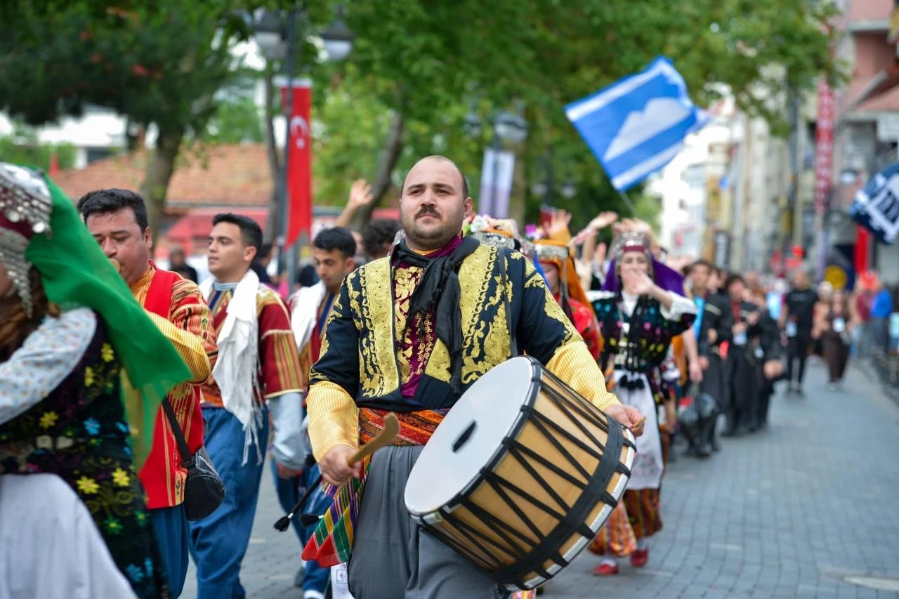 A drummer in traditional attire leads a parade during the 34th International Akçaabat Music and Folk Dance Festival in Trabzon, Türkiye, July 17, 2026. (AA Photo)