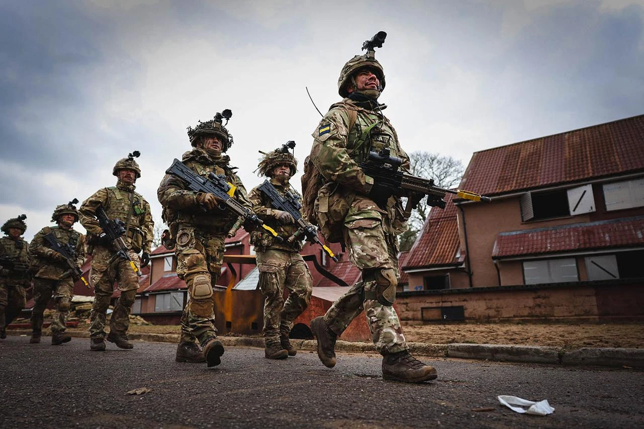 Reservist soldiers from 4th Battalion Princess of Wales's Royal Regiment take part in "Tigers Resolve" an urban operations exercise in southern England, Dec. 8, 2024. (AFP Photo)