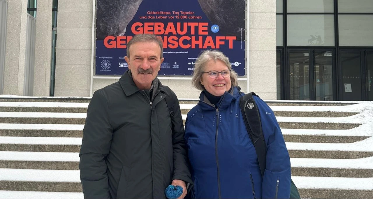 Necmi Karul and Barbara Helwing pose outside the James Simon Galerie in Berlin, Germany. (Photo by Barbara Helwing, courtesy of Staatliche Museen zu Berlin, Vorderasiatisches Museum)
