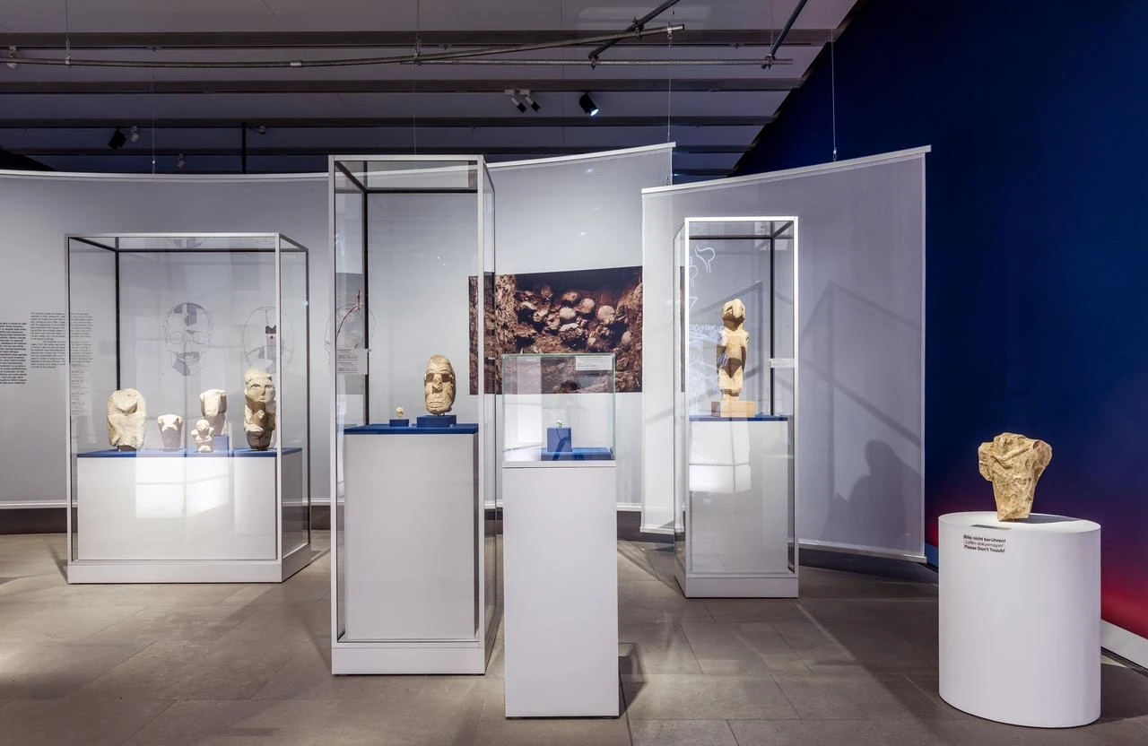 Neolithic human figures and carved heads are displayed at the “Built Community” exhibition at the James Simon Galerie in Berlin, Germany. (Photo by David von Becker, courtesy of Staatliche Museen zu Berlin, Vorderasiatisches Museum)