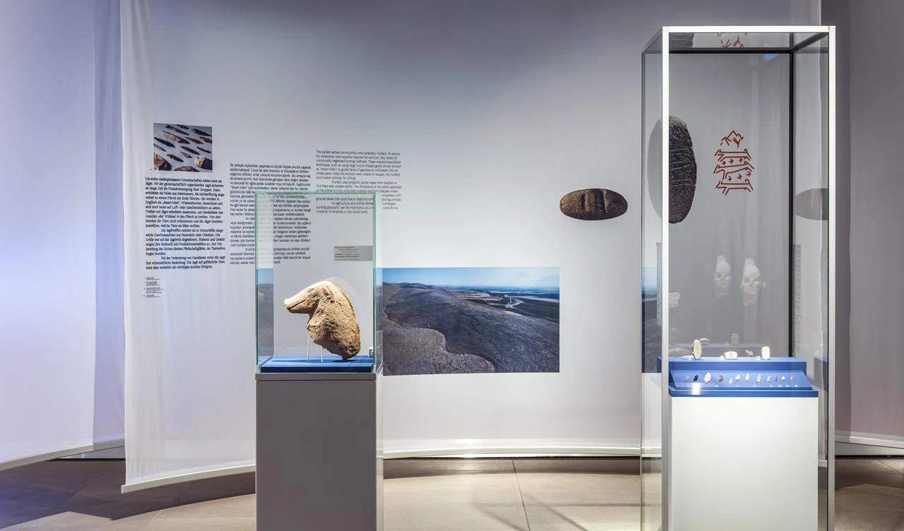 Neolithic human figures and carved heads are displayed at the “Built Community” exhibition at the James Simon Galerie in Berlin, Germany.(Photo by David von Becker, courtesy of Staatliche Museen zu Berlin, Vorderasiatisches Museum)