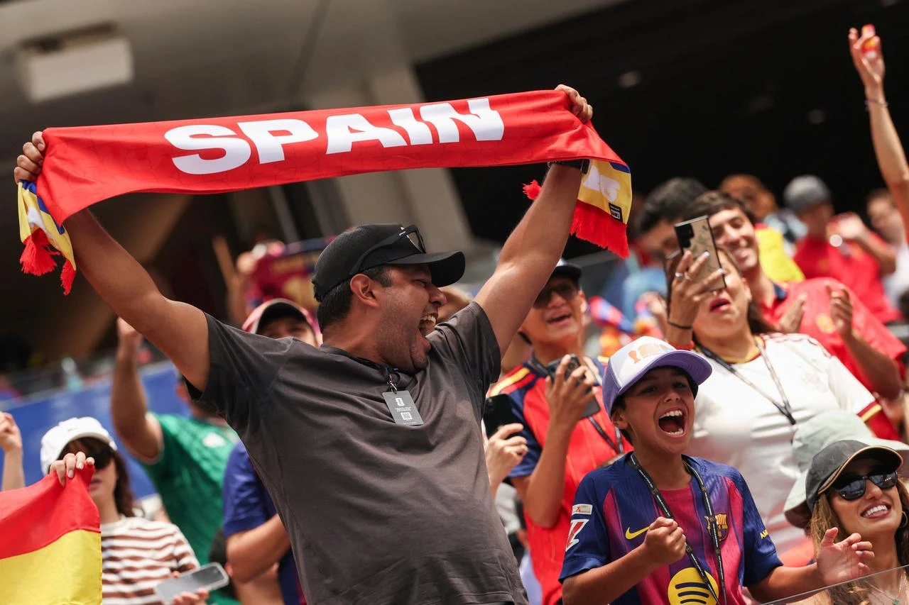 Spain supporters cheer during the FIFA World Cup 2026 quarterfinal against Belgium at Los Angeles Stadium in Inglewood, California, U.S., July 10, 2026. (AFP Photo)