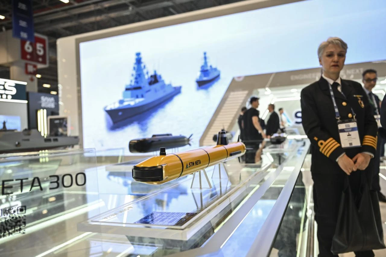 STM NETA autonomous unmanned underwater vehicle (AUV) during the 2026 International Defense and Aerospace Exhibition (SAHA 2026) in Istanbul, Türkiye, May 5, 2026. (AA Photo)