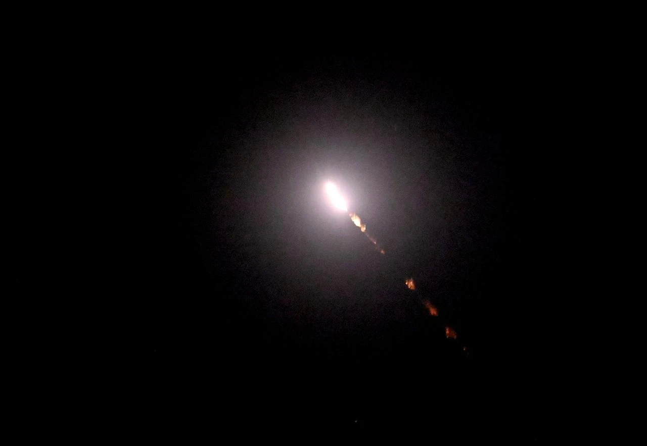 This photograph shows a flying missile during Russian missile strikes on the Ukrainian capital of Kyiv on July 19, 2026, amid the Russian invasion in Ukraine. (AFP Photo)