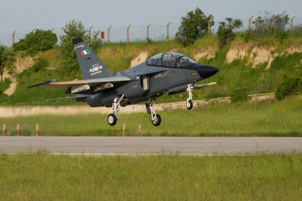 The photo shows Leonardo's M-346 aircraft during a series of joint autonomous formation flights with Baykar's Bayraktar Kizilelma unmanned fighter aircraft in Corlu, Tekirdag, Türkiye. (Photo via leonardo.com)