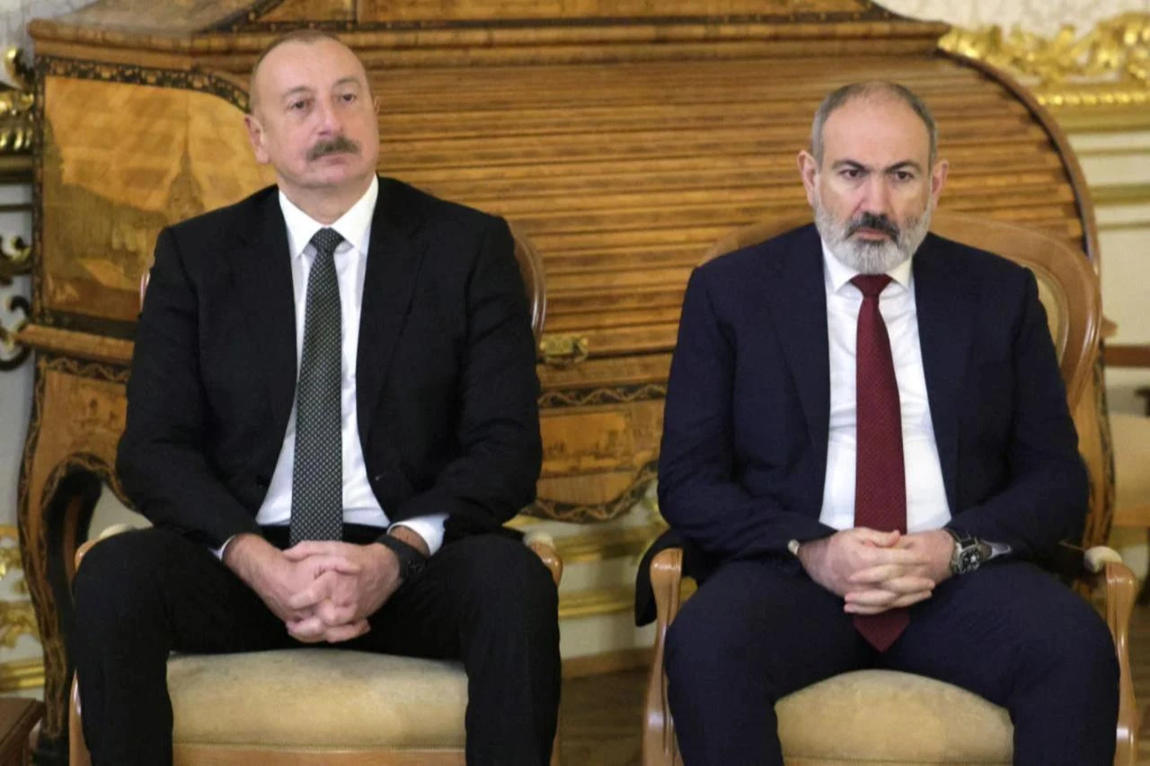 In this pool photograph distributed by Russian state agency Sputnik, Azerbaijans President Ilham Aliyev (L) and Armenias Prime Minister Nikol Pashinyan (R) visit the Catherine Palace outside Saint Petersburg, Russia on Dec. 26, 2023. (AFP Photo)