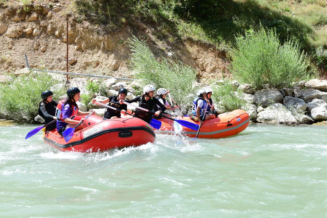 Women rafters compete during the third leg of the Türkiye Rafting Championship in Van, Türkiye, July 18, 2026. (AA Photo)
