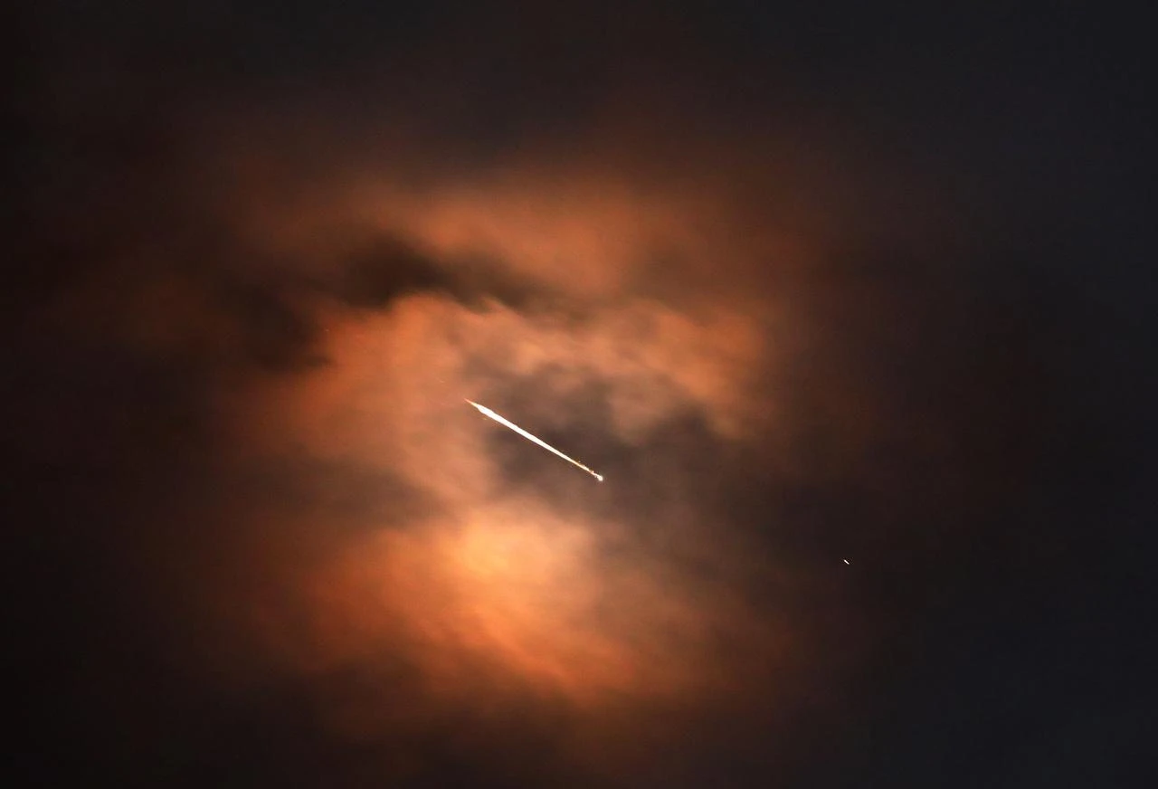 Missiles launched by Iran in retaliation against attacks by the United States and Israel are seen in the skies over Hebron, Palestine, April 7, 2026. (AA Photo)