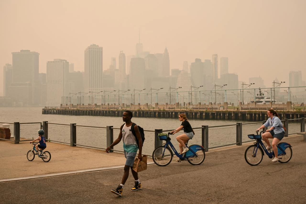 Storm front set to clear smoke ahead of World Cup final