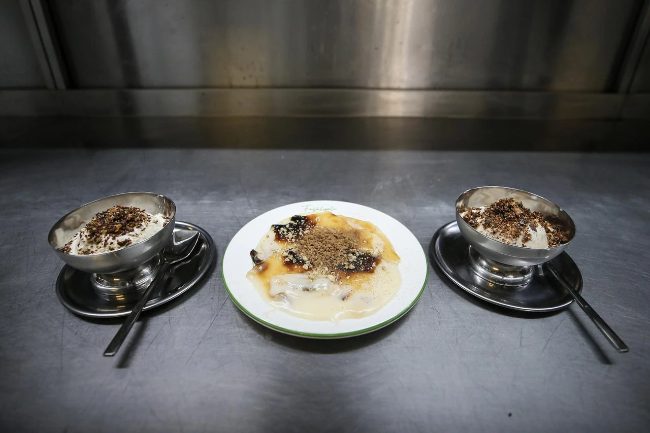 Bursa milk halva and its ice cream adaptation are displayed at a restaurant in Bursa, Türkiye, July 18, 2026. (AA Photo)