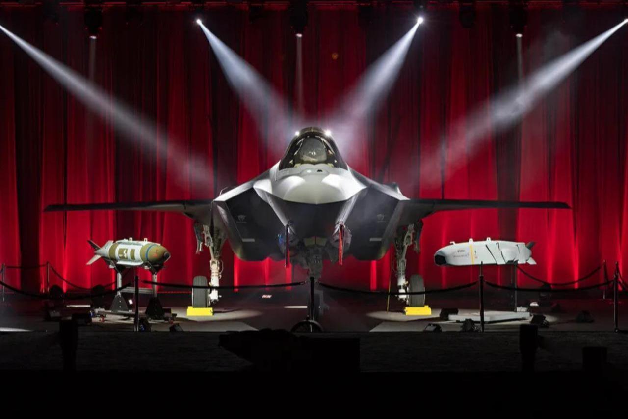 An F-35 fighter jet on display at a roll-out ceremony for Türkiyes F-35s in Forth Worth, Texas on June 21, 2018 (Photo via Lockheed Martin)