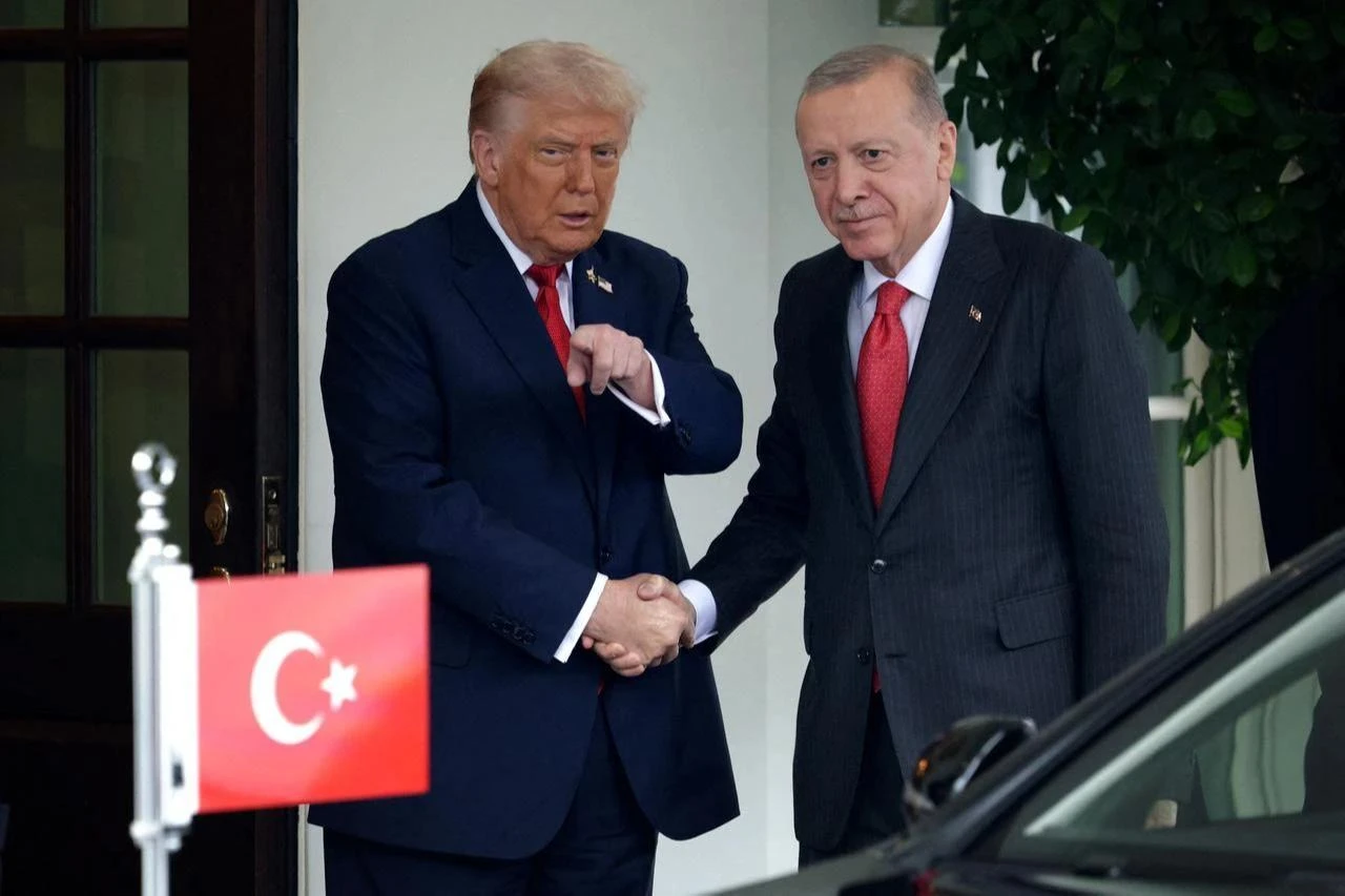U.S. President Donald Trump greets President Recep Tayyip Erdogan outside the West Wing as he arrives at the White House, September 25, 2025, in Washington, DC. (AFP Photo)
