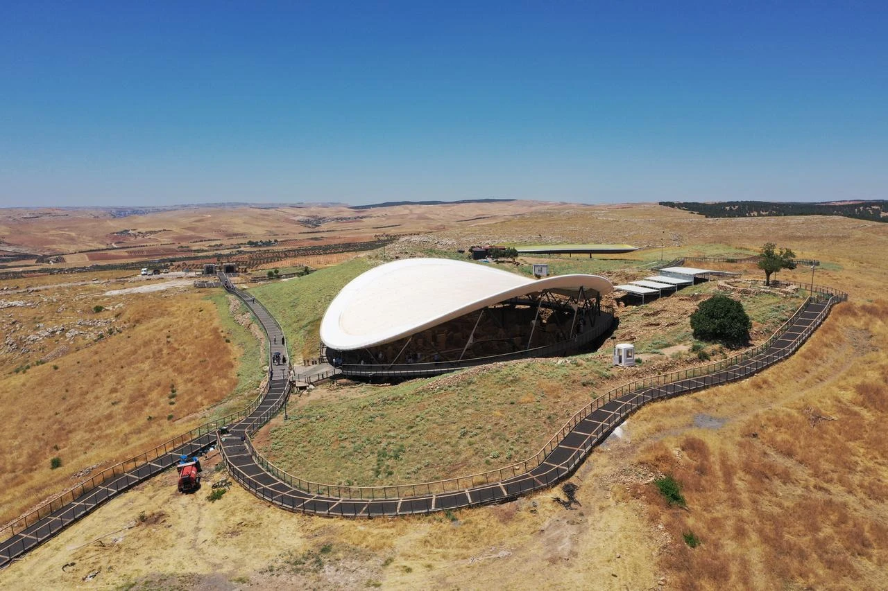 An aerial view shows Gobeklitepe’s protective canopy and visitor route overlooking the archaeological site near Sanliurfa, southeastern Türkiye. (AA Photo)
