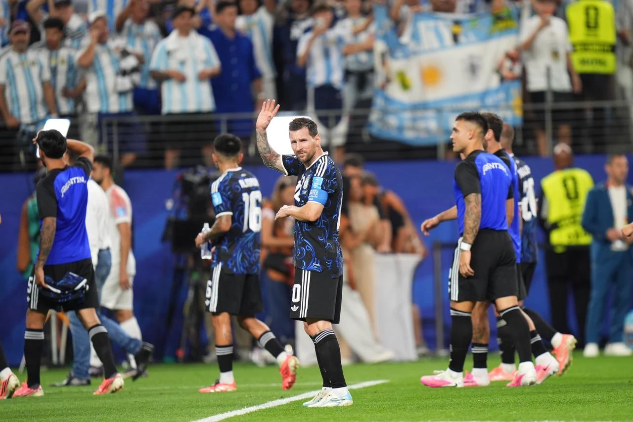 Lionel Messi (10) of Argentina greets the fans after the FIFA World Cup 2026 Group J match between Jordan and Argentina at Dallas Stadium in Dallas, United States, June 27, 2026. (AA Photo)