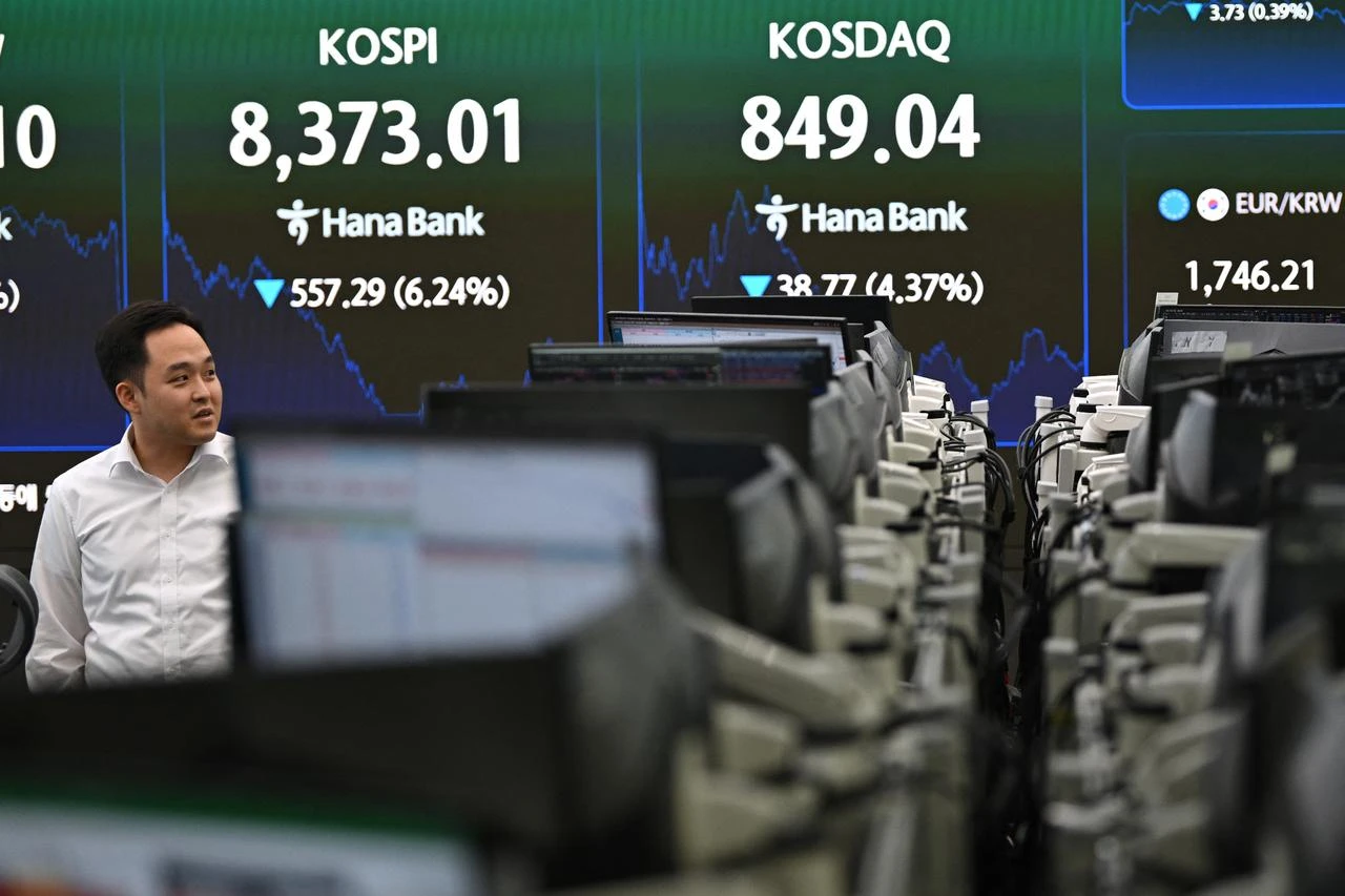 Oil falls further after Doha talks as fading AI rally routs Asian stocks