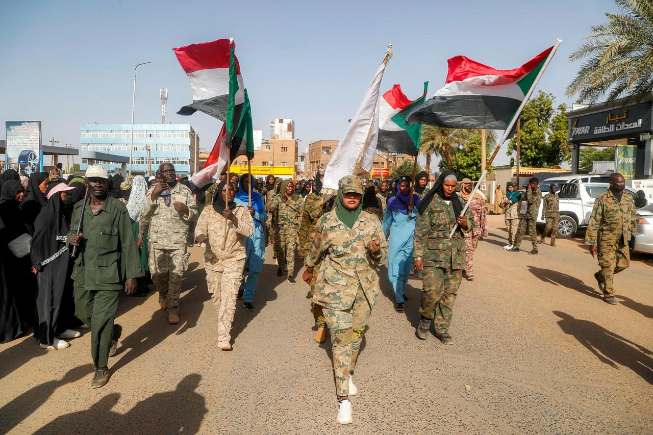 Members of the pro-Sudanese army popular resistance group gather for a rally supporting the army position in Darfur, Kordofan, and the Blue Nile State, in the Karary district of Omdurman, the twin-city of Sudan's capital, June 30, 2026. (AFP Photo)