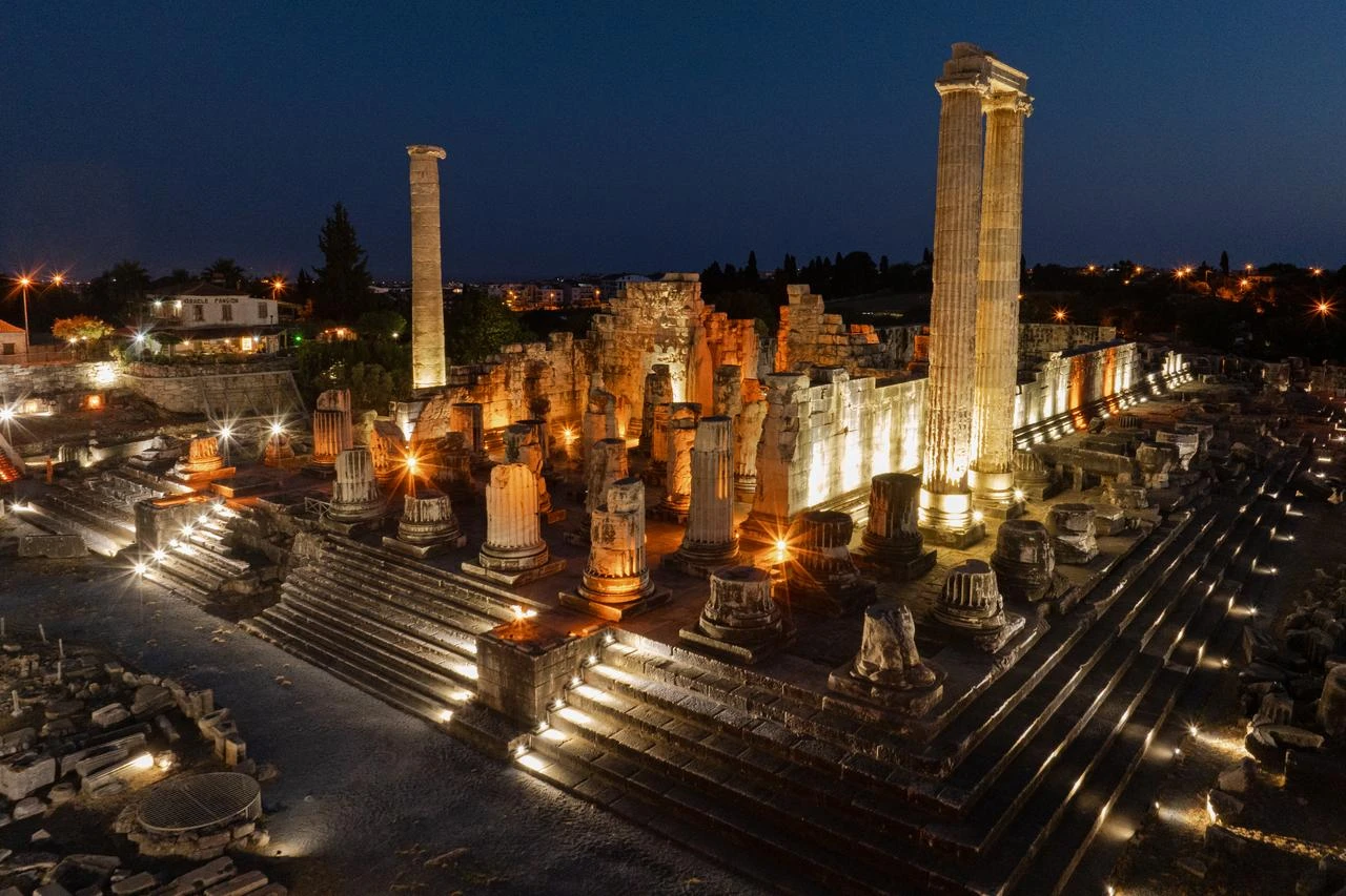 Türkiye's Temple of Apollo opens after dark as ancient oracle site comes alive at night