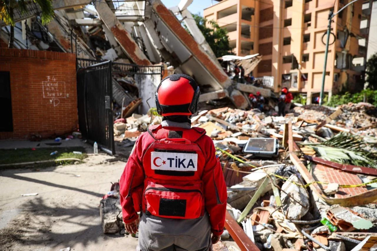   Venezuela thanks 31 nations after twin earthquakes kill 2,295