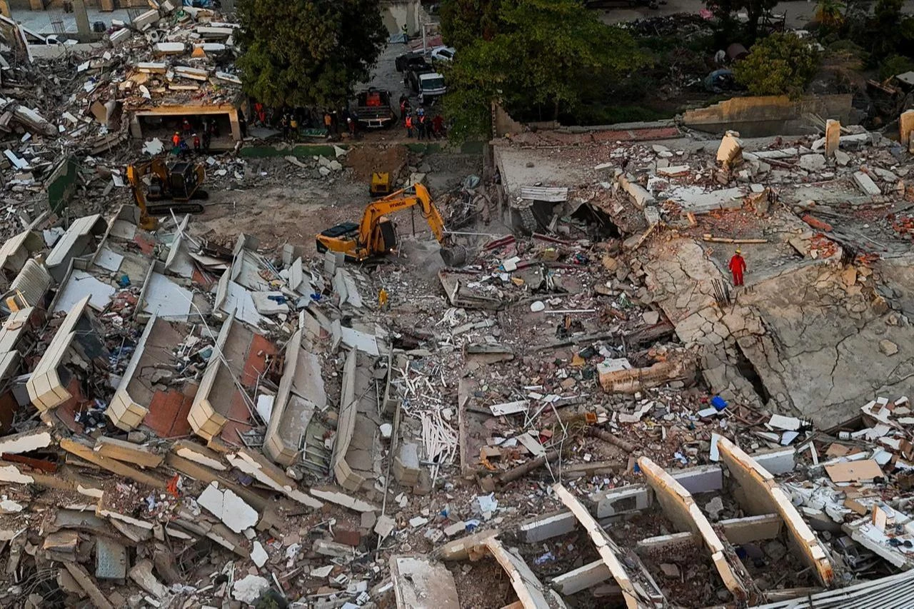 This aerial picture shows a backhoe loader working at the site of buildings destroyed during the June 24 twin earthquakes, in Caraballeda, La Guaira State, Venezuela, June 29, 2026. (AFP Photo)