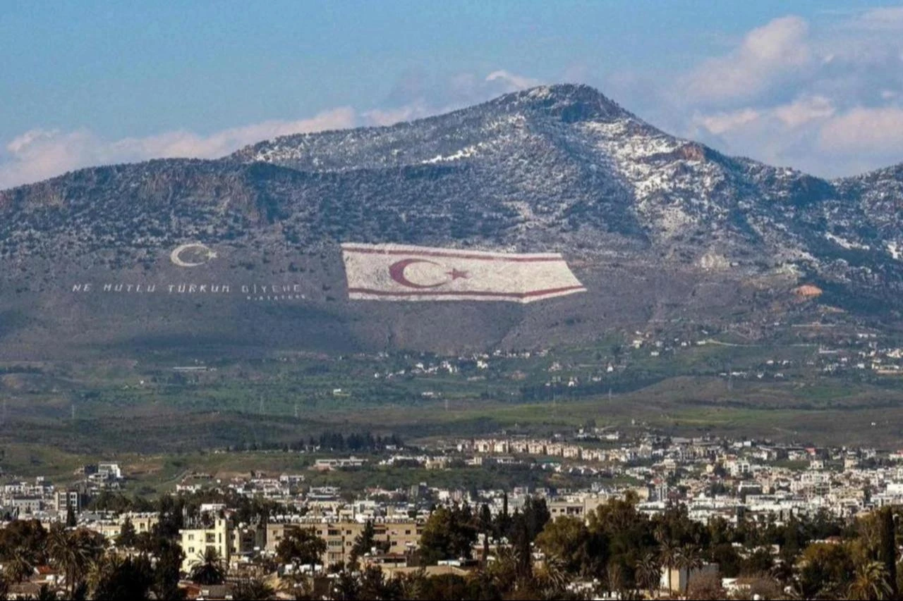 A view of snow covering a portion of Cyprus northern Girne mountain range, above the flag of the Turkish Cyprus (TRNC), Lefkosia, March 13, 2022. (AFP Photo)