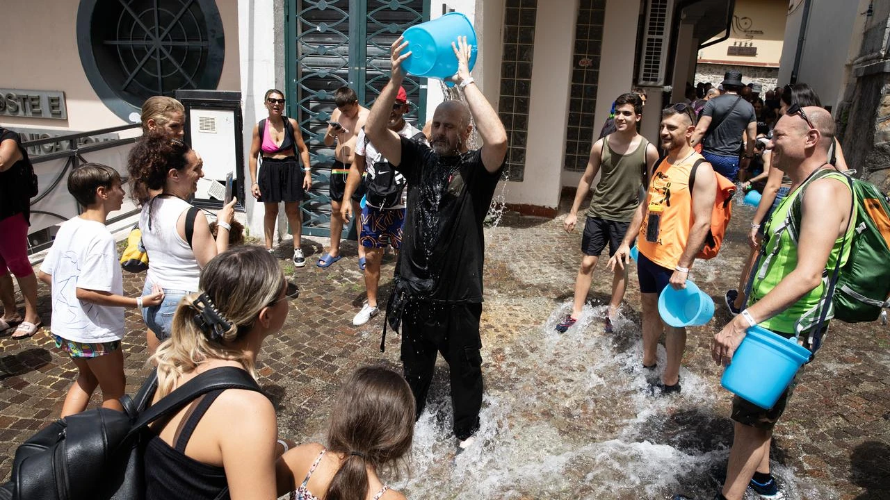 La Chiena: The ritual that transforms an Italian town into water park