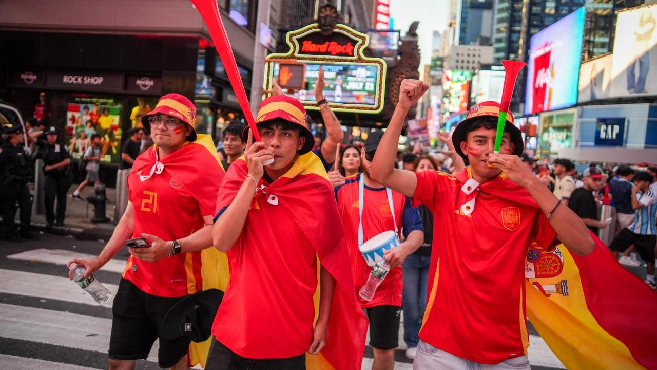 New York turns red and yellow