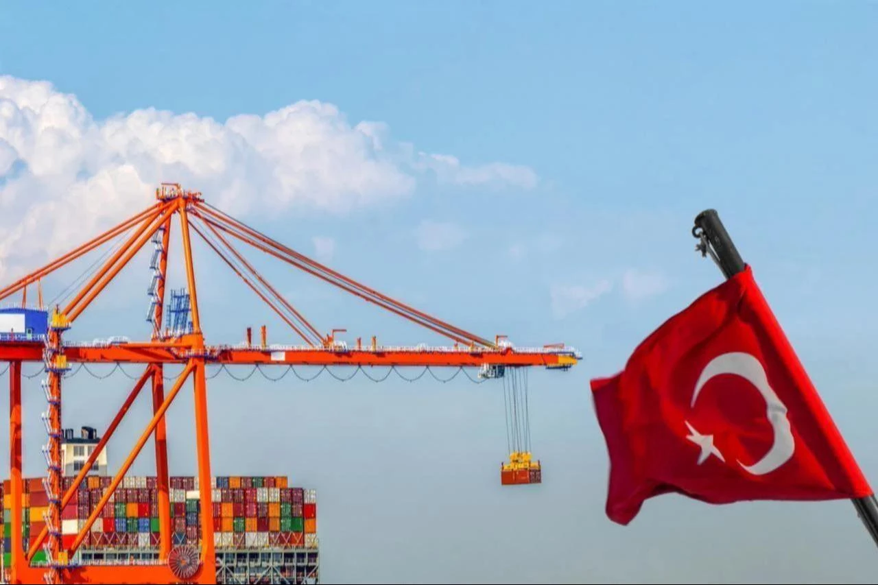A cargo crane loads containers at Mersin Port in southern Türkiye, date and time undisclosed. (Adobe Stock Photo)
