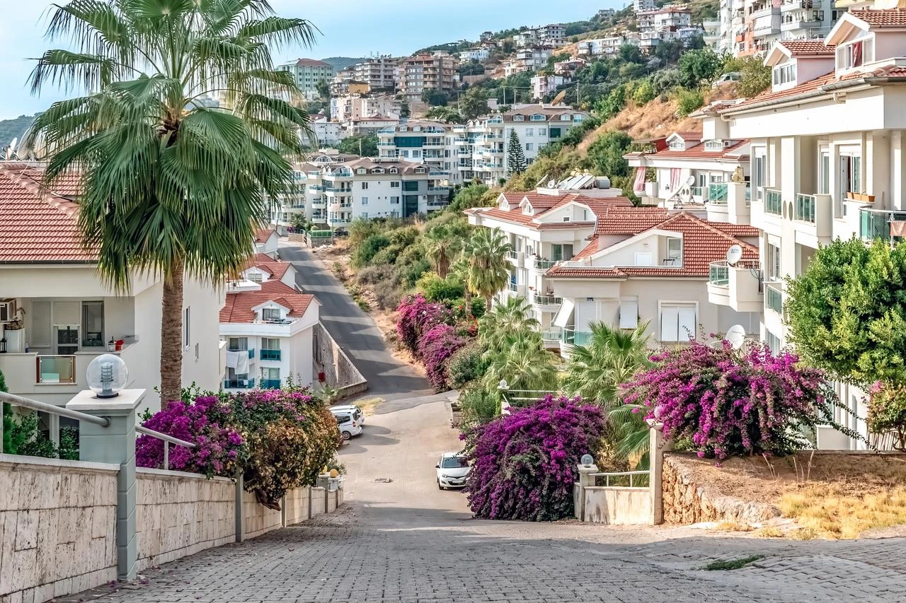Türkiye stays safe hub for Russian property investors as sales surge 