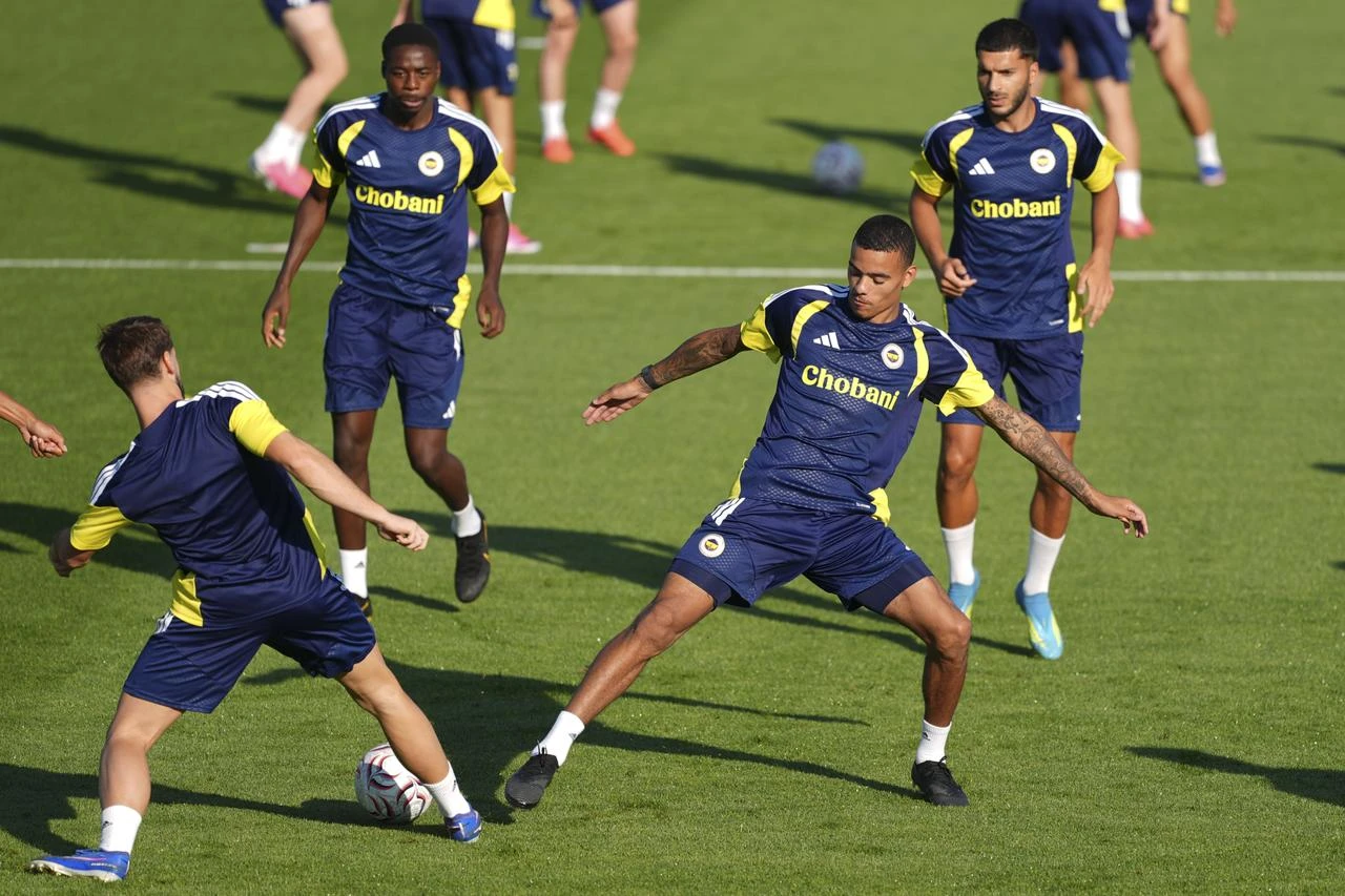 Fenerbahce ready for Gornik Zabrze as Greenwood joins team training