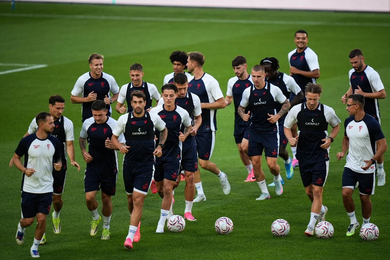 Gornik Zabrze players take part in a training session at Chobani Stadium ahead of their UEFA Champions League qualifier against Fenerbahce, Istanbul, Türkiye, July 20, 2026. (AA Photo)