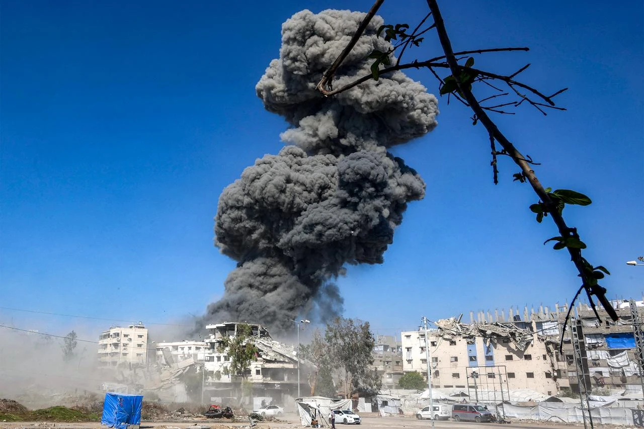A smoke plume billows during an Israeli strike on an industrial area in Gaza City on July 12, 2026. (AFP Photo)