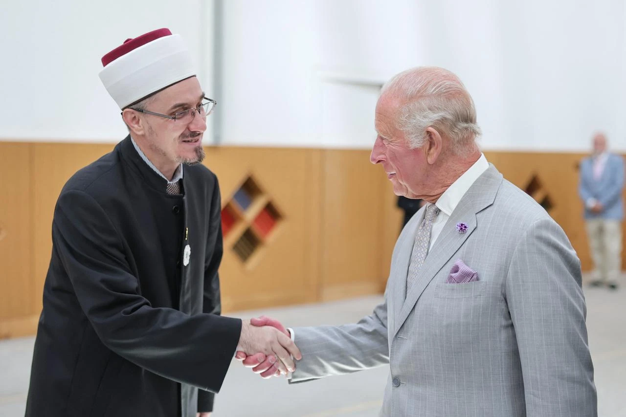 King Charles visits Türkiye-backed Cambridge Central Mosque