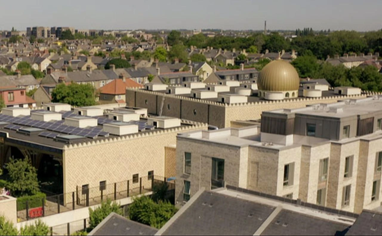 An aerial view shows Cambridge Central Mosque and surrounding homes in Cambridge, England. (Photo via Cambridge Central Mosque)