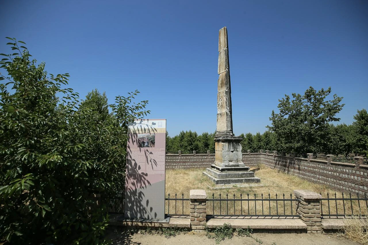 The approximately 12-meter-high Roman monumental tomb, locally known as the “Five Stones,” stands in Iznik, Bursa, Türkiye, July 22, 2026. (AA Photo)