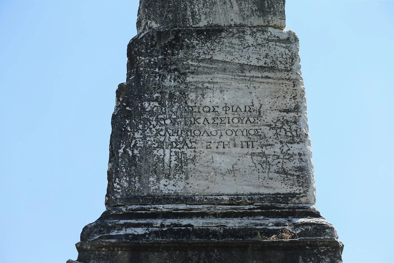 The inscription identifying Gaius Cassius Philiscus is seen on the nearly 2,000-year-old Roman monumental tomb in Iznik, Bursa, Türkiye, July 22, 2026. (AA Photo)